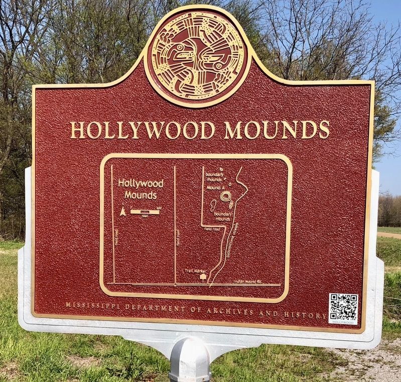 Rear of marker showing the layout of the mounds. image. Click for full size.