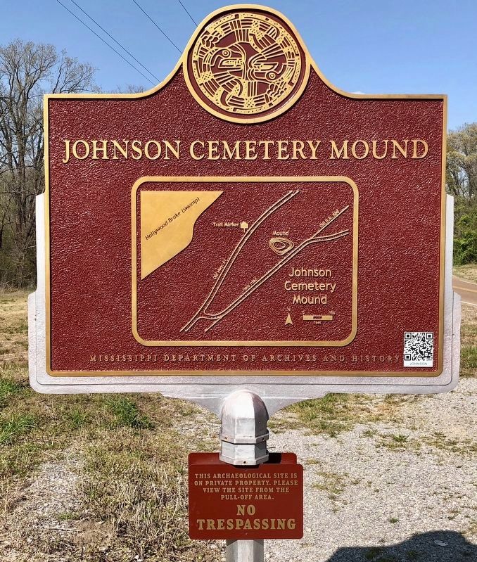 Rear of marker showing the layout of the mound. image. Click for full size.