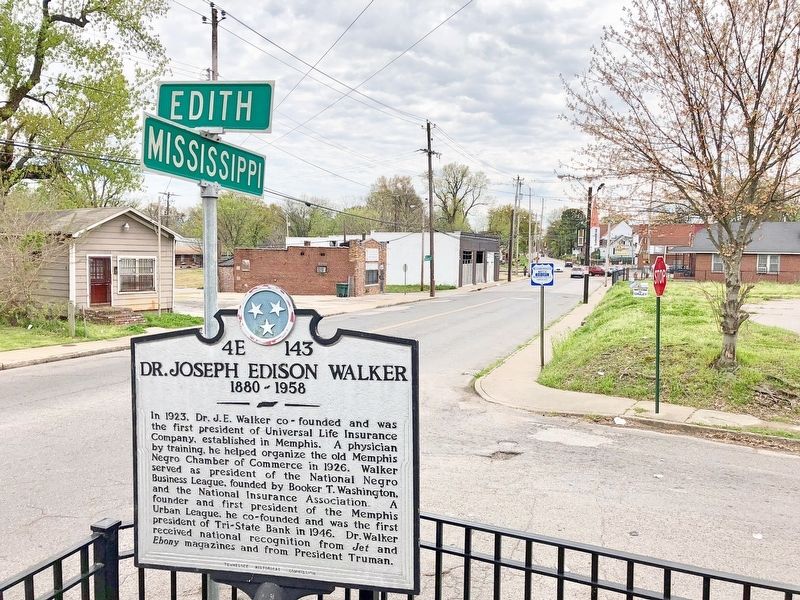 View of marker looking south on Mississippi Boulevard. image. Click for full size.