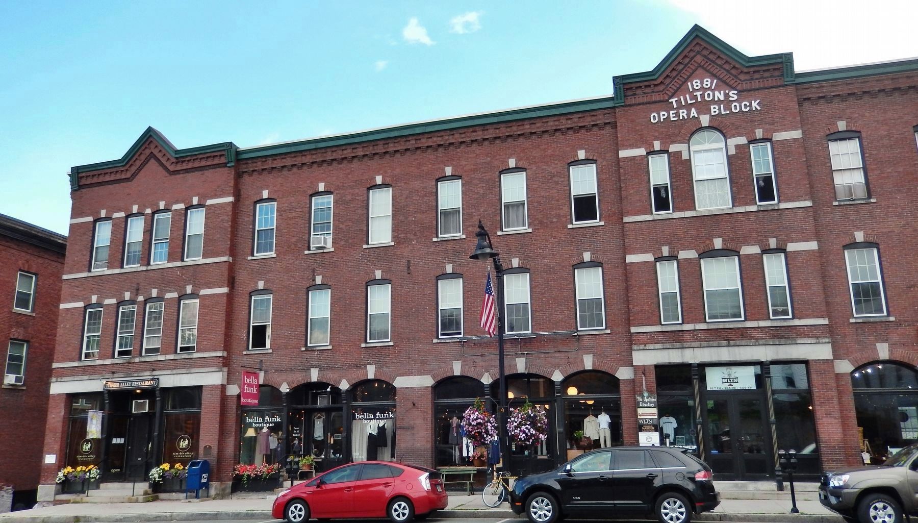 Littleton Stamp & Coin Co. (<i>wide view; east [left] end of Tilton's Opera Block</i>) image. Click for full size.