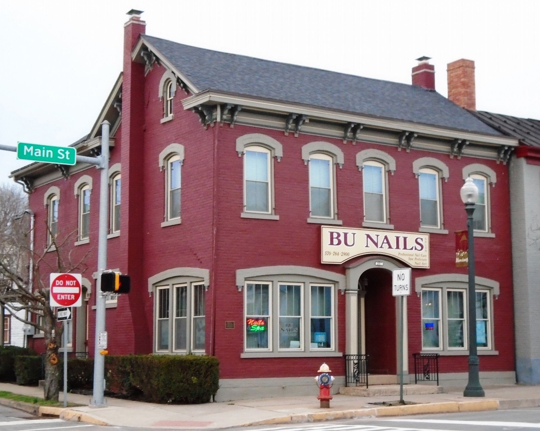 261 West Main Street. Click for full size. 261 West Main Street image. Click for full size.