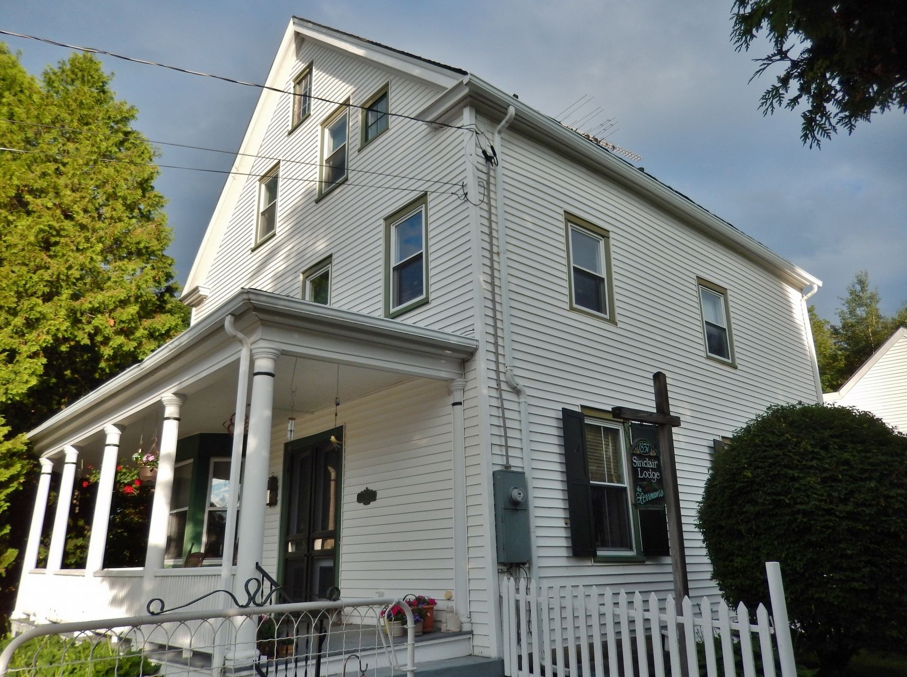 Sinclair Lodge. Click for full size. Sinclair Lodge image. Click for full size.