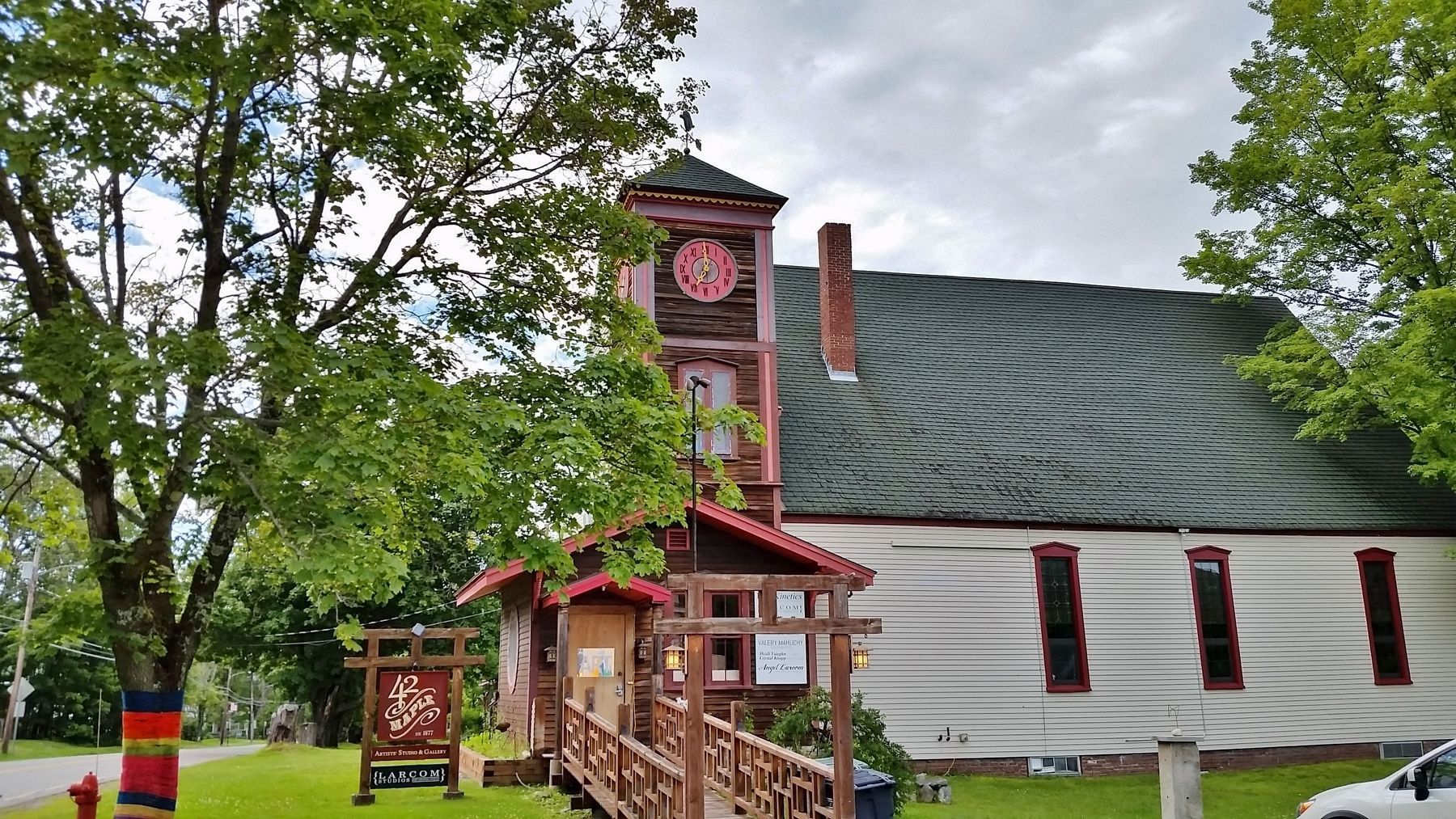1877 Congregational Chuch Building (<i>side view; marker just out of sight at left</i>). Click for full size. 1877 Congregational Chuch Building (<i>side view; marker just out of sight at left</i>) image. Click for full size.