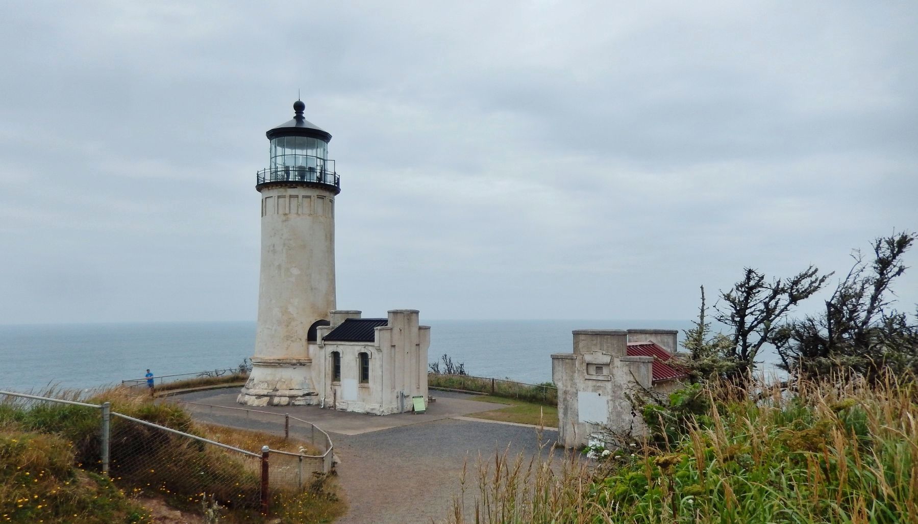 North Head Lighthouse (<i>view from near marker</i>) image. Click for full size.