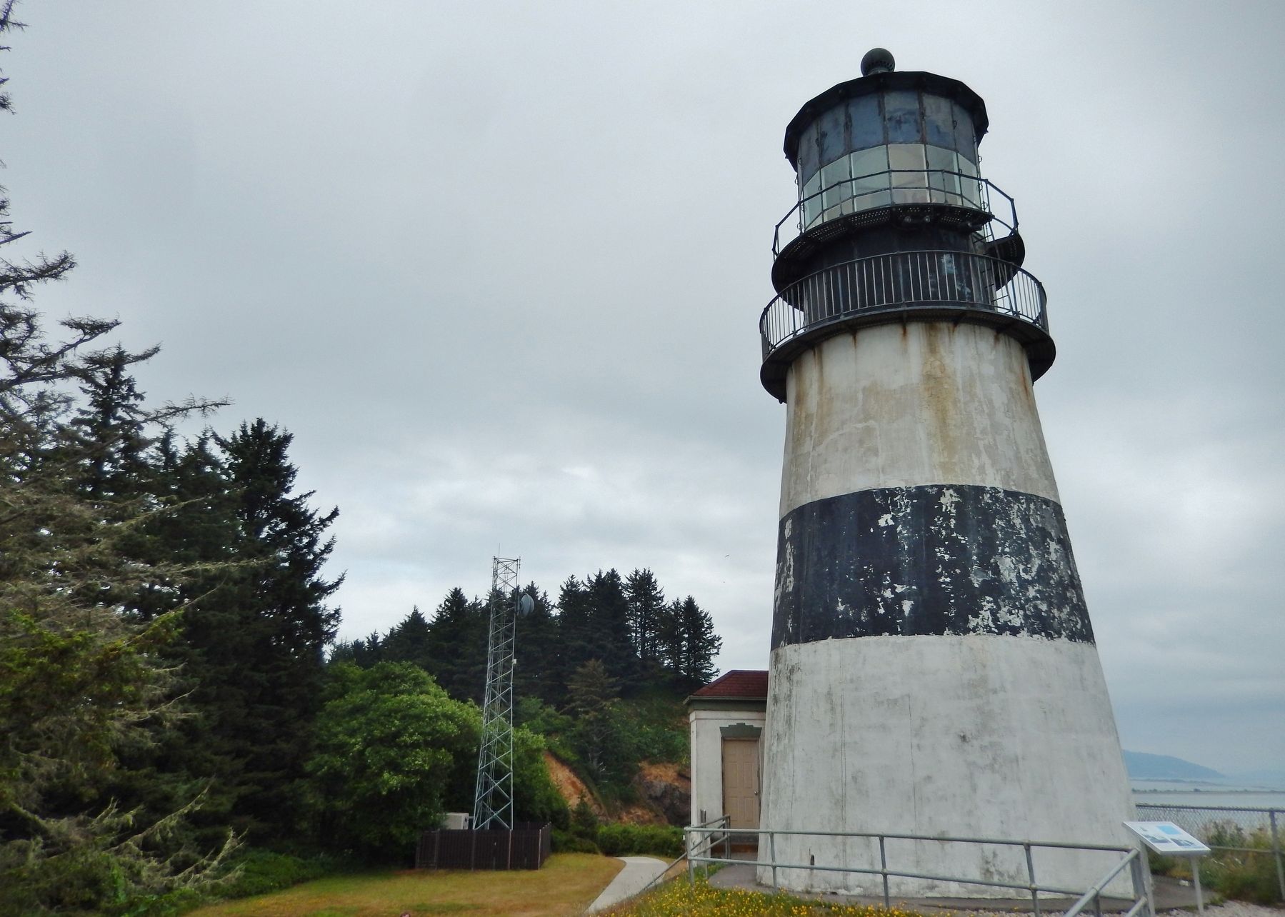 Cape Disappointment Lighthouse (<i>wide view; marker visible at bottom right</i>). Click for full size. Cape Disappointment Lighthouse (<i>wide view; marker visible at bottom right</i>) image. Click for full size.