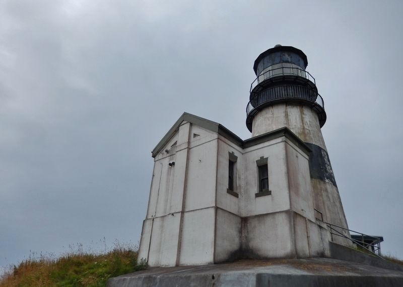 Cape Disappointment Lighthouse (<i>back corner view</i>) image. Click for full size.