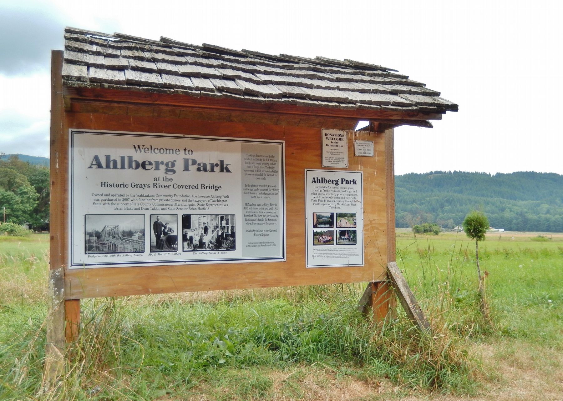 Ahlberg Park Marker (<i>wide view</i>) image. Click for full size.