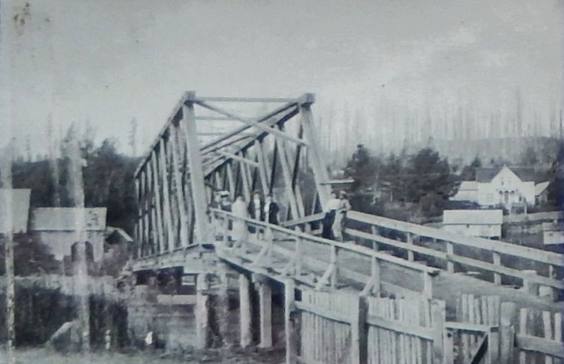 Marker detail: Bridge in 1905 with the Ahlberg Family image. Click for full size.