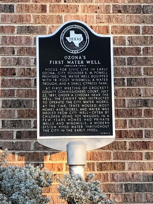 Ozona's First Water Well Marker image. Click for full size.