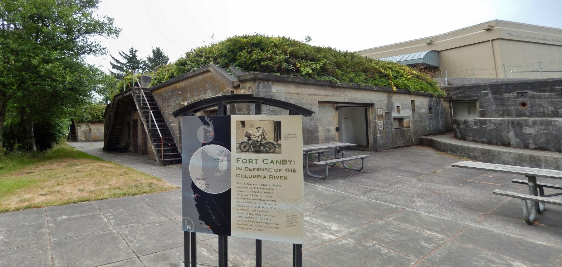 Fort Canby Marker (<i>wide view</i>) image. Click for full size.