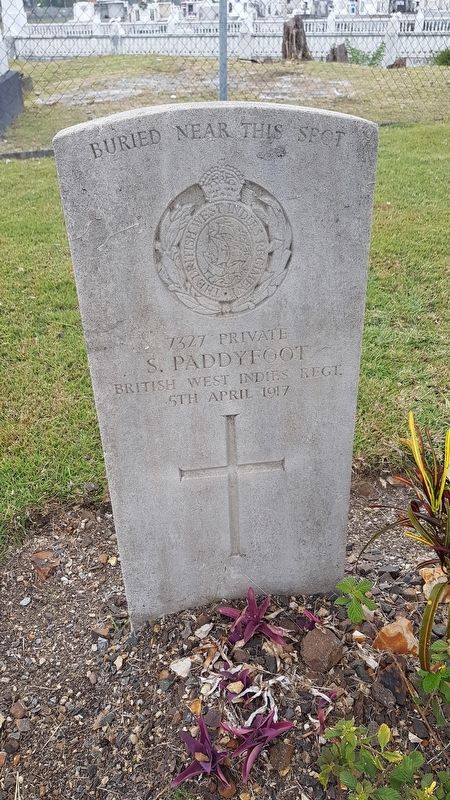 An example of a WWI grave at the cemetery image. Click for full size.