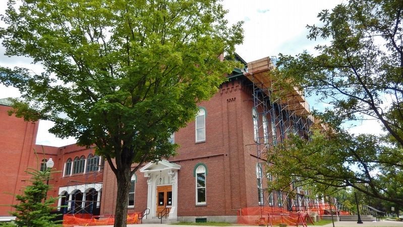 Caledonia County Courthouse (<i>corner view: 2017 construction in progress</i>) image. Click for full size.