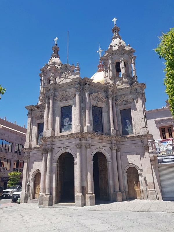 The nearby Temple of the Sacred Heart of Jesus (Templo del Sagrado Corazón de Jesús). Click for full size. The nearby Temple of the Sacred Heart of Jesus (Templo del Sagrado Corazón de Jesús) image. Click for full size.