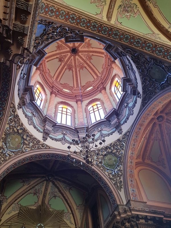 The dome of the Temple of the Sacred Heart of Jesus (Templo del Sagrado Corazn de Jess) image. Click for full size.