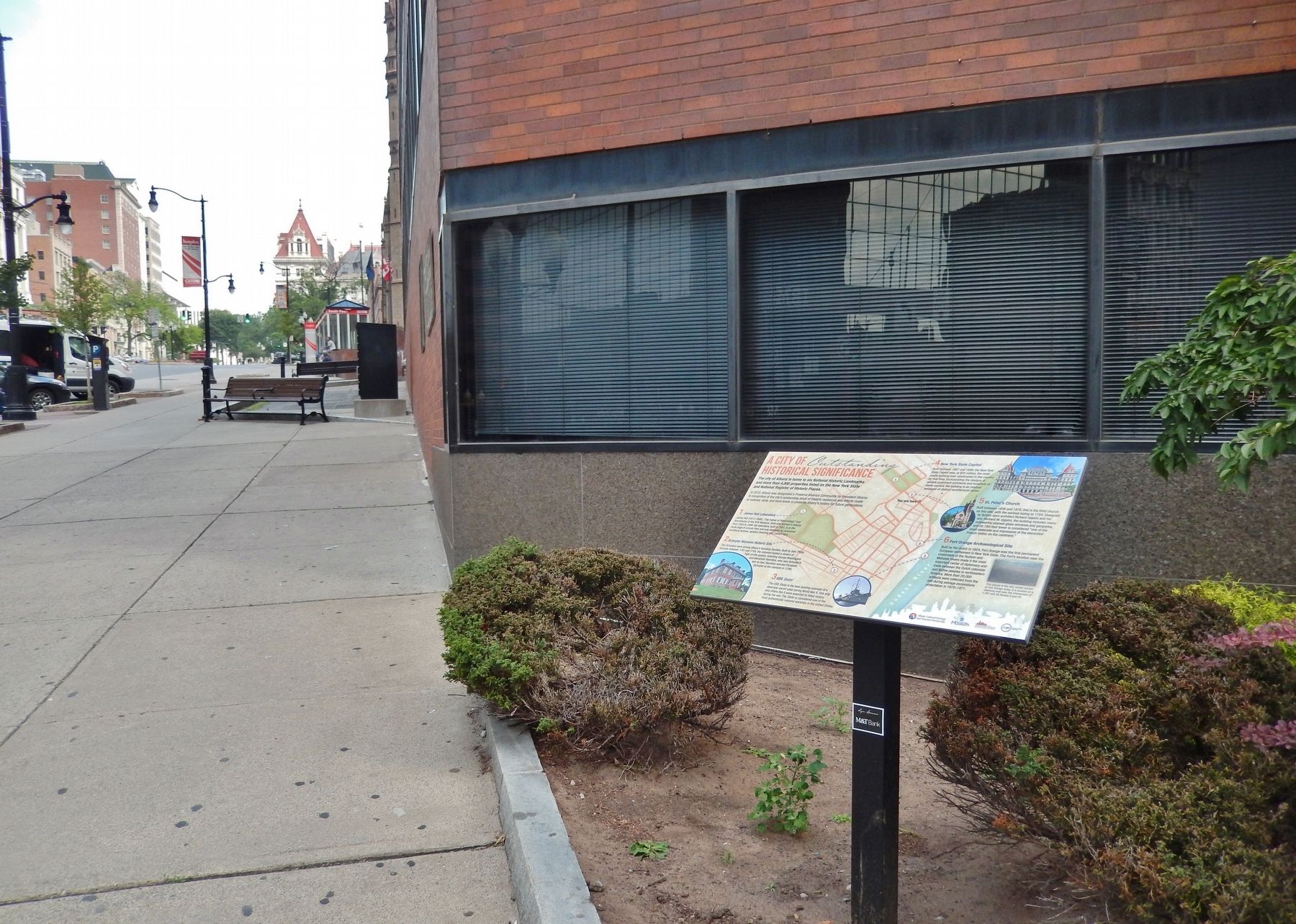 A City of Outstanding Historical Significance Marker (<i>wide view</i>). Click for full size. A City of Outstanding Historical Significance Marker (<i>wide view</i>) image. Click for full size.