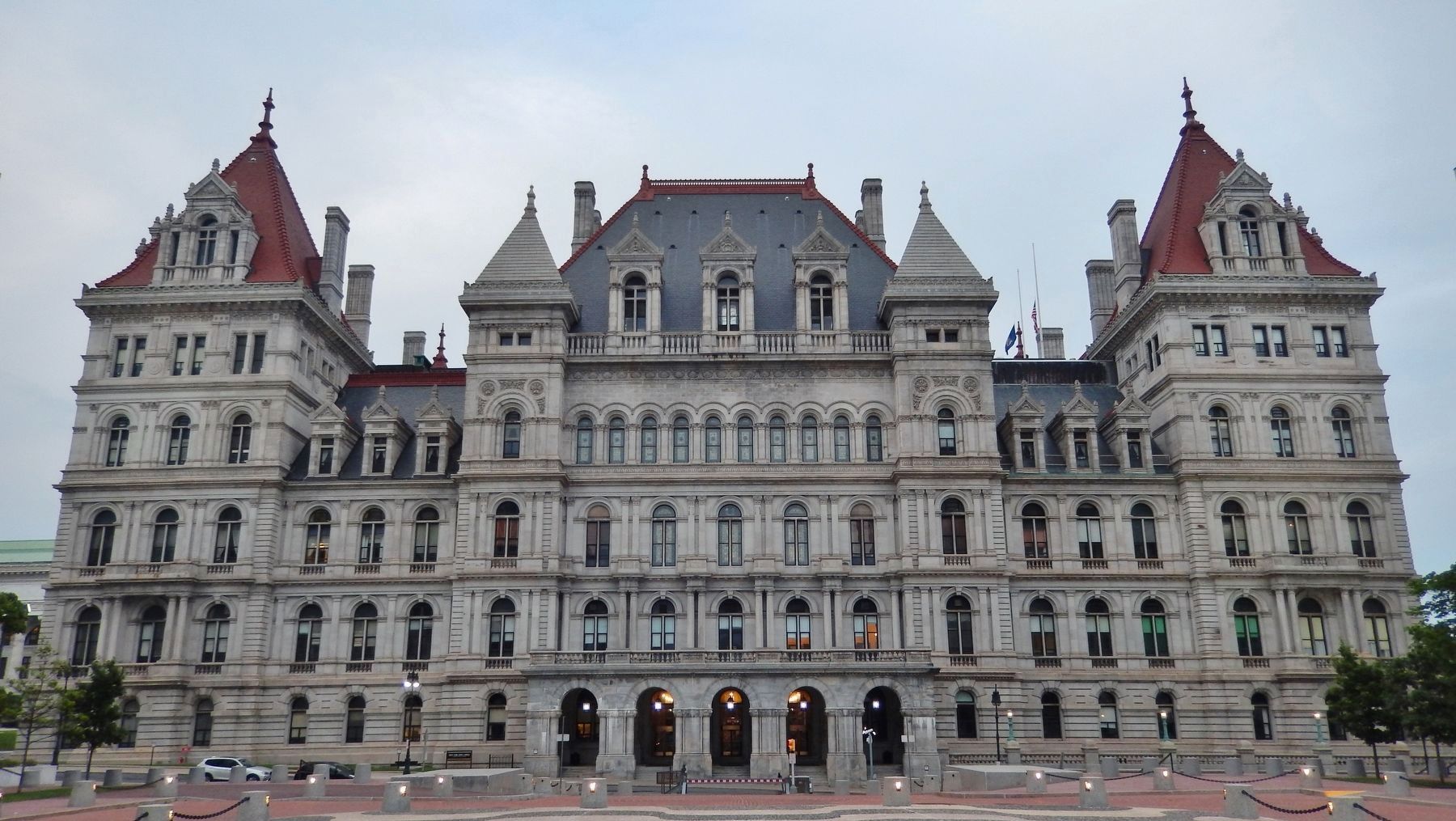 New York State Capitol (<i>southwest side view emphasizes missing tower</i>). Click for full size. New York State Capitol (<i>southwest side view emphasizes missing tower</i>) image. Click for full size.