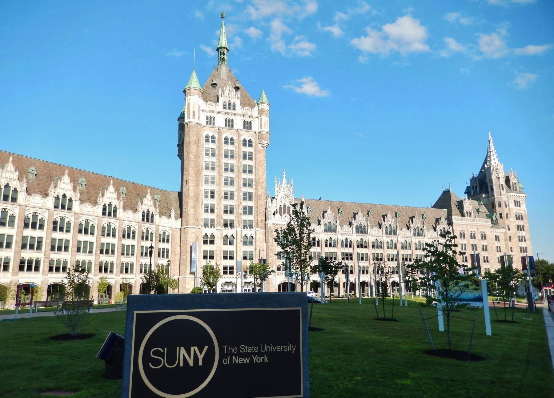 SUNY / Delaware & Hudson Railroad Headquarters (<i>5 blocks south of marker</i>) image. Click for full size.