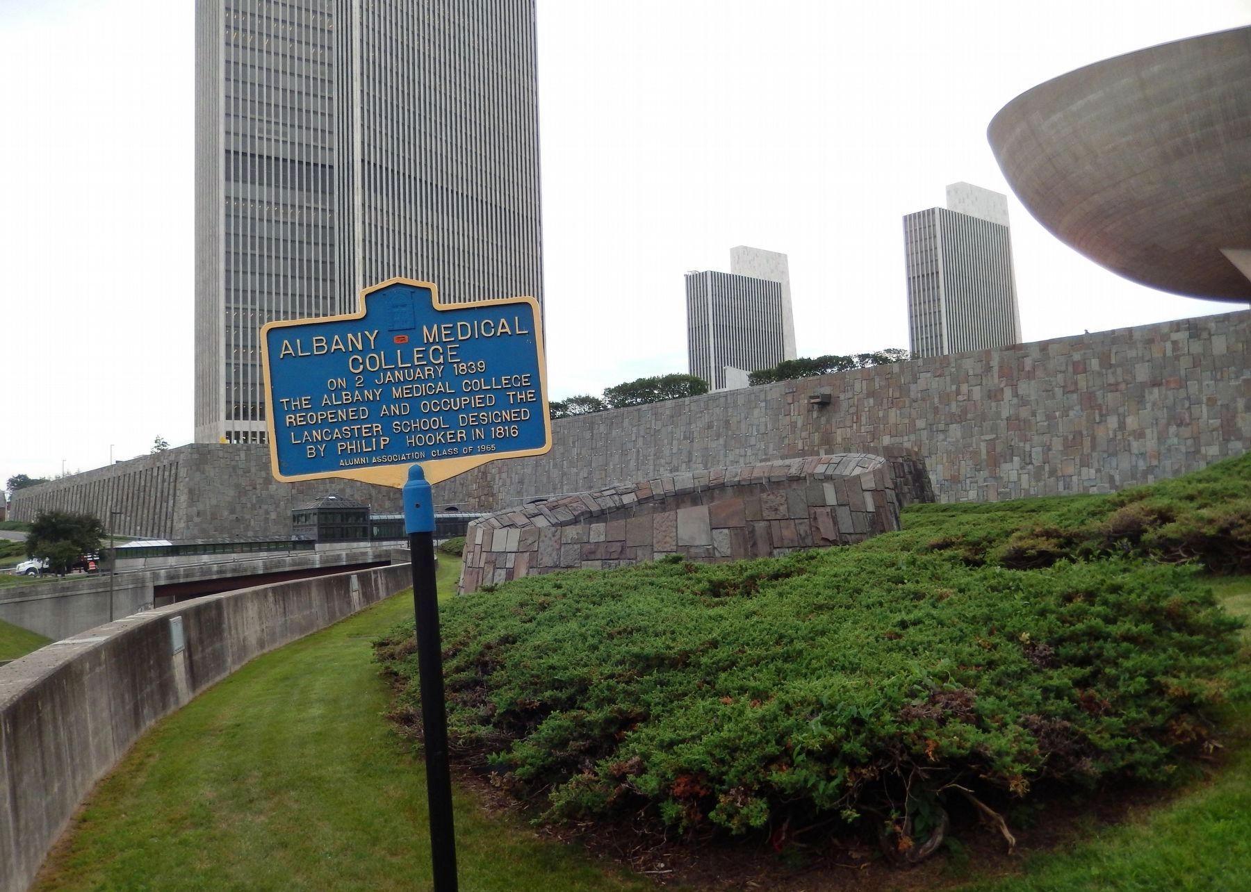 Albany Medical College Marker (<i>wide view; Empire State Plaza & Corning Tower in background</i>) image. Click for full size.