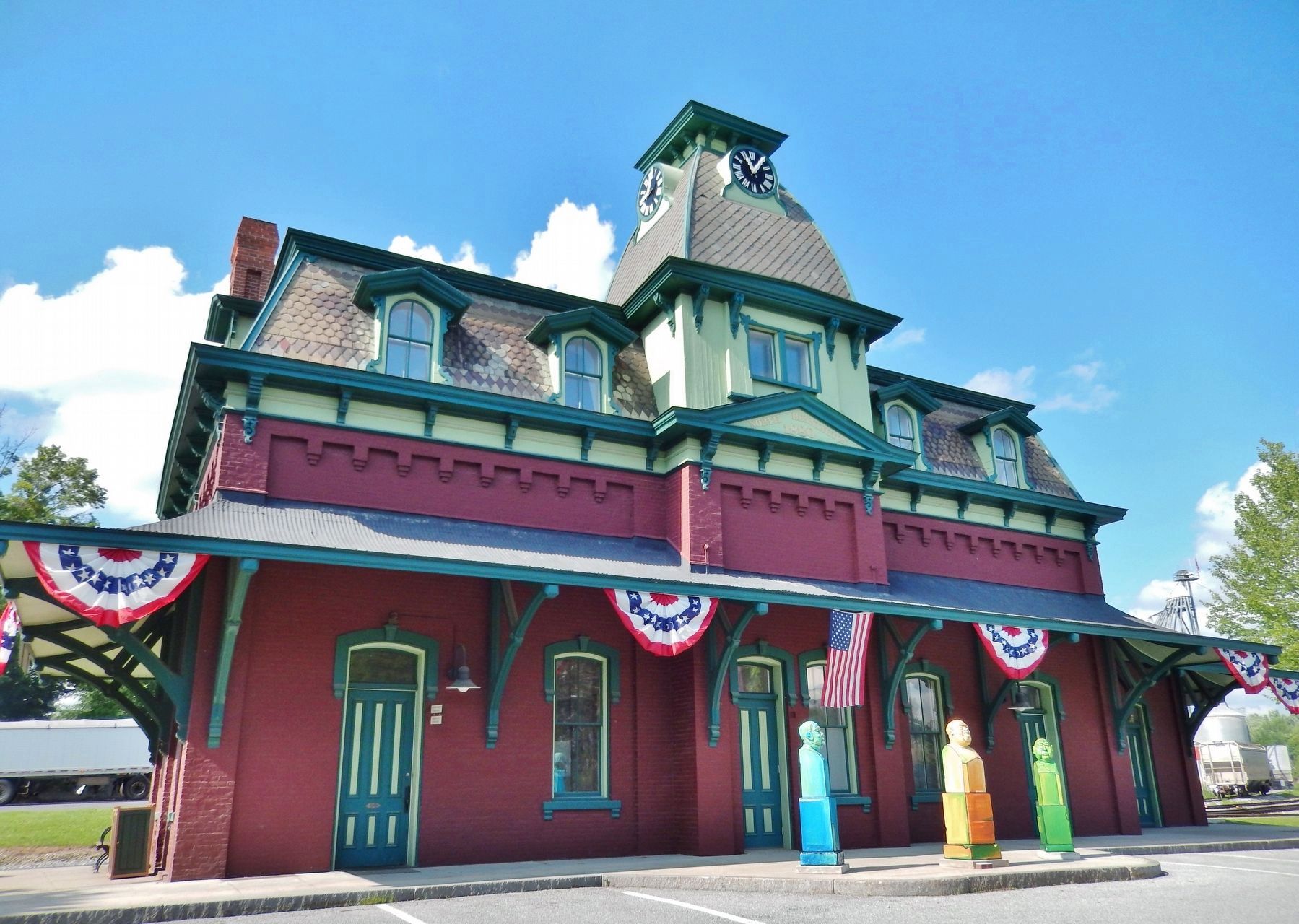 North Bennington Railroad Station (<i>front view from parking lot</i>) image. Click for full size.