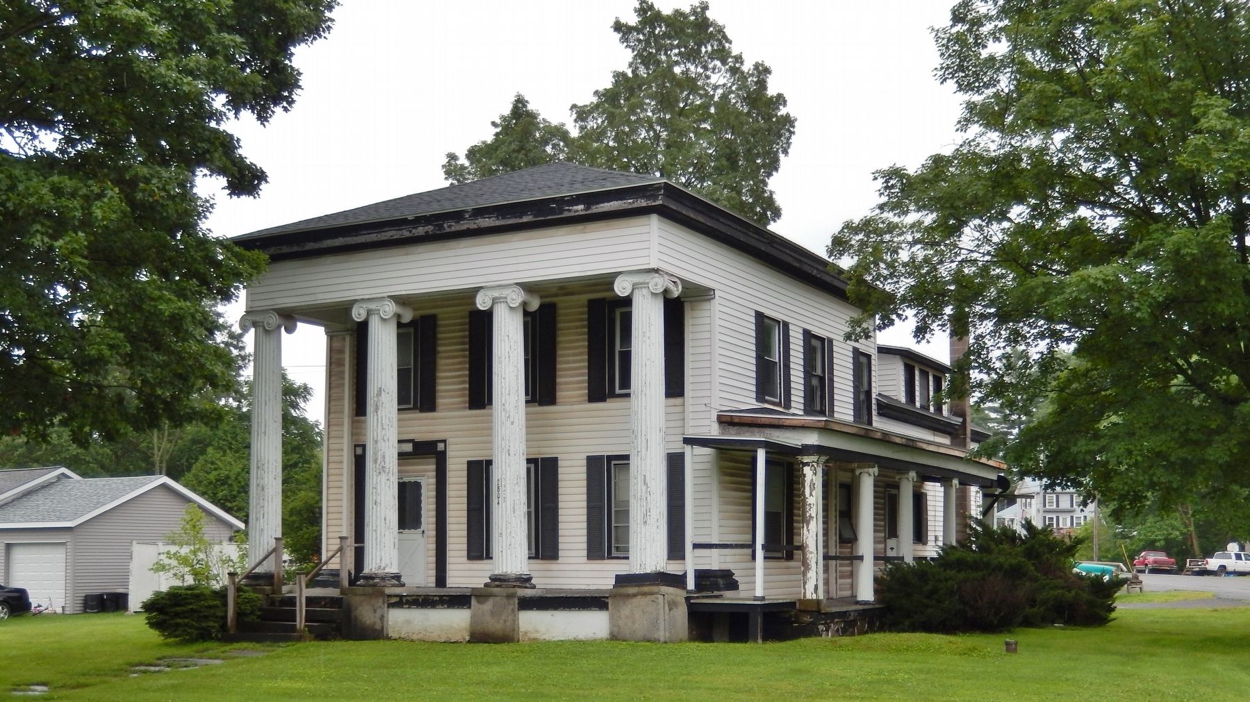 Unidentified Colonial Mansion adjacent to former site of Baptist Church. Click for full size. Unidentified Colonial Mansion adjacent to former site of Baptist Church image. Click for full size.