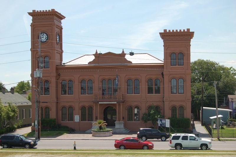 Algiers Courthouse image. Click for full size.