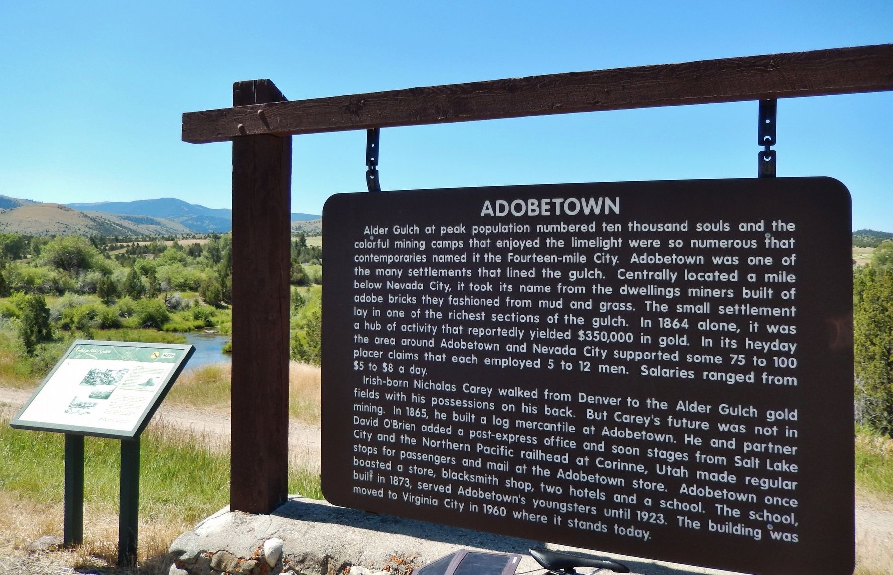 Adobetown Marker (<i>wide view; showing adjacent marker to the left</i>) image. Click for full size.