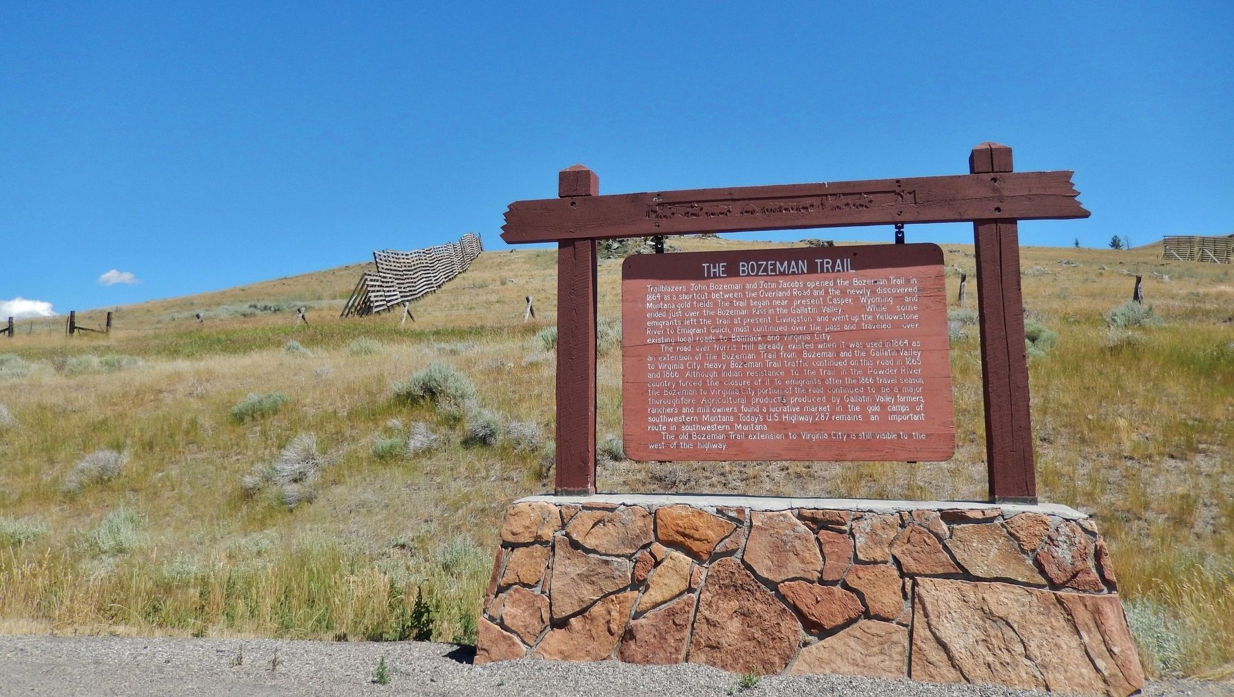 The Bozeman Trail Marker (<i>wide view</i>) image. Click for full size.