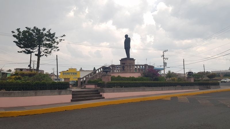 Roberto Ruiz Obregn Statue and Marker image. Click for full size.