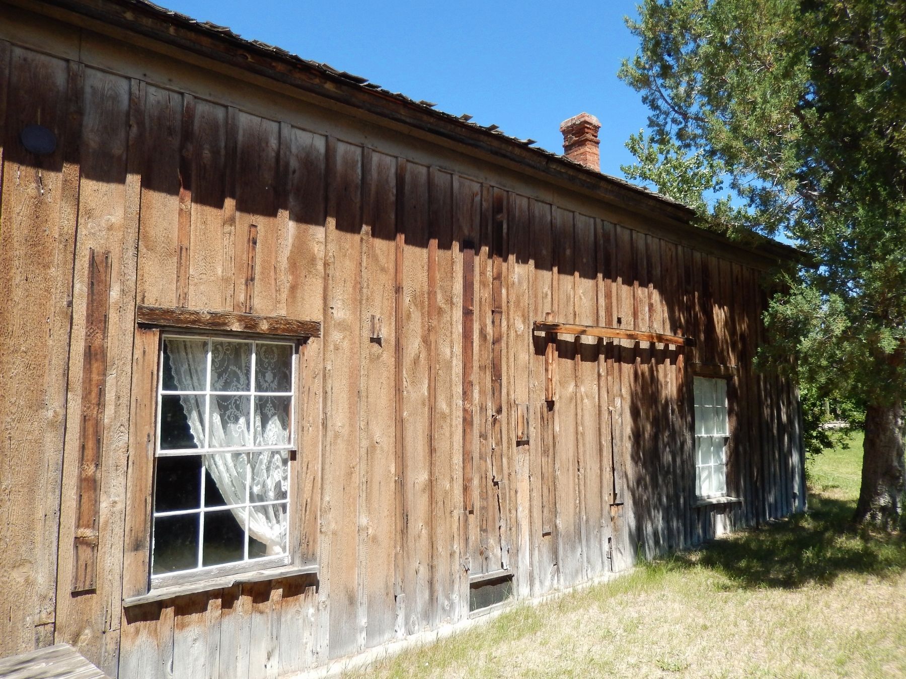Dr. Don L. Byam House (<i>side view</i>) image. Click for full size.