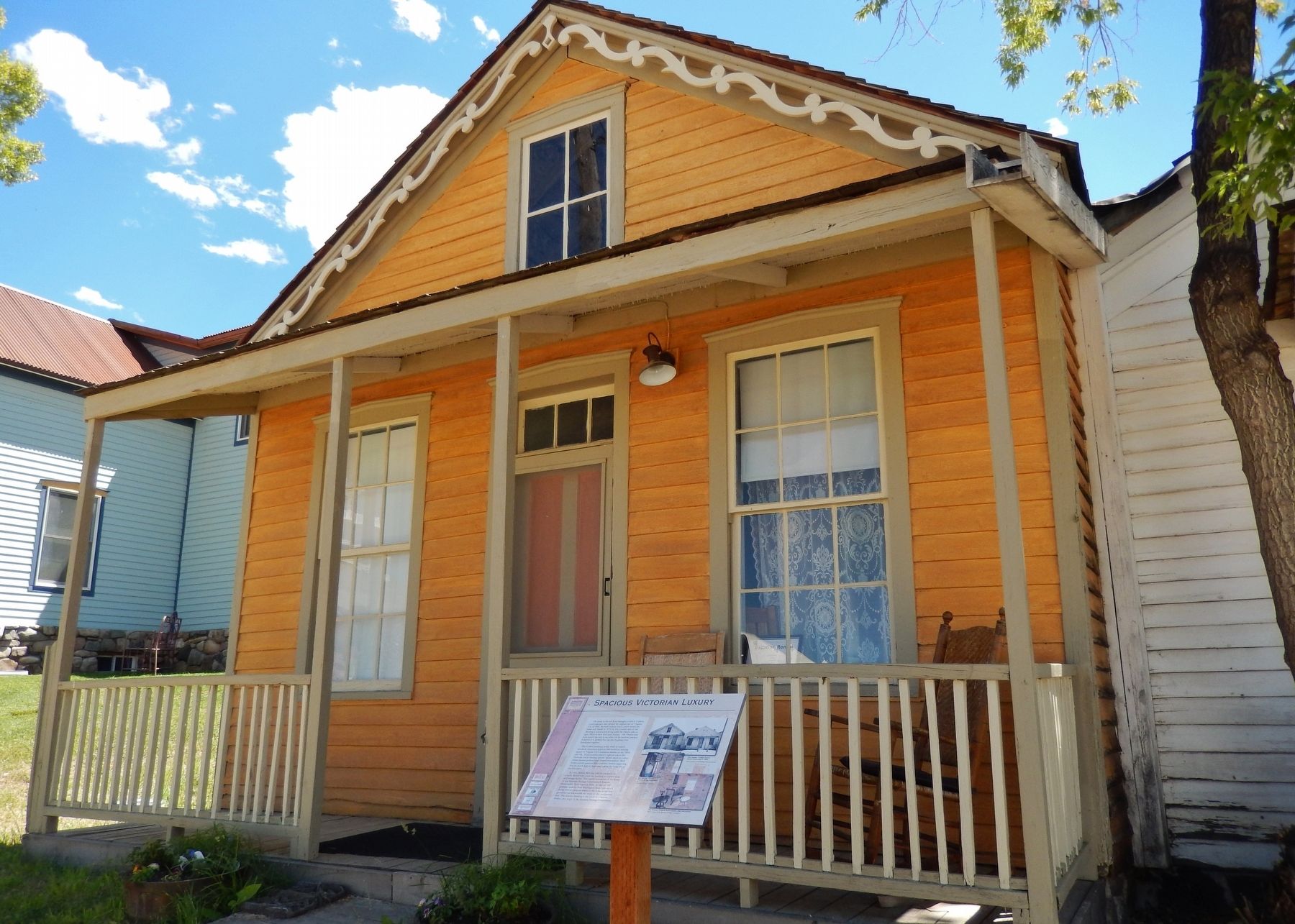 Spacious Victorian Luxury Marker (<i>wide view</i>) image. Click for full size.