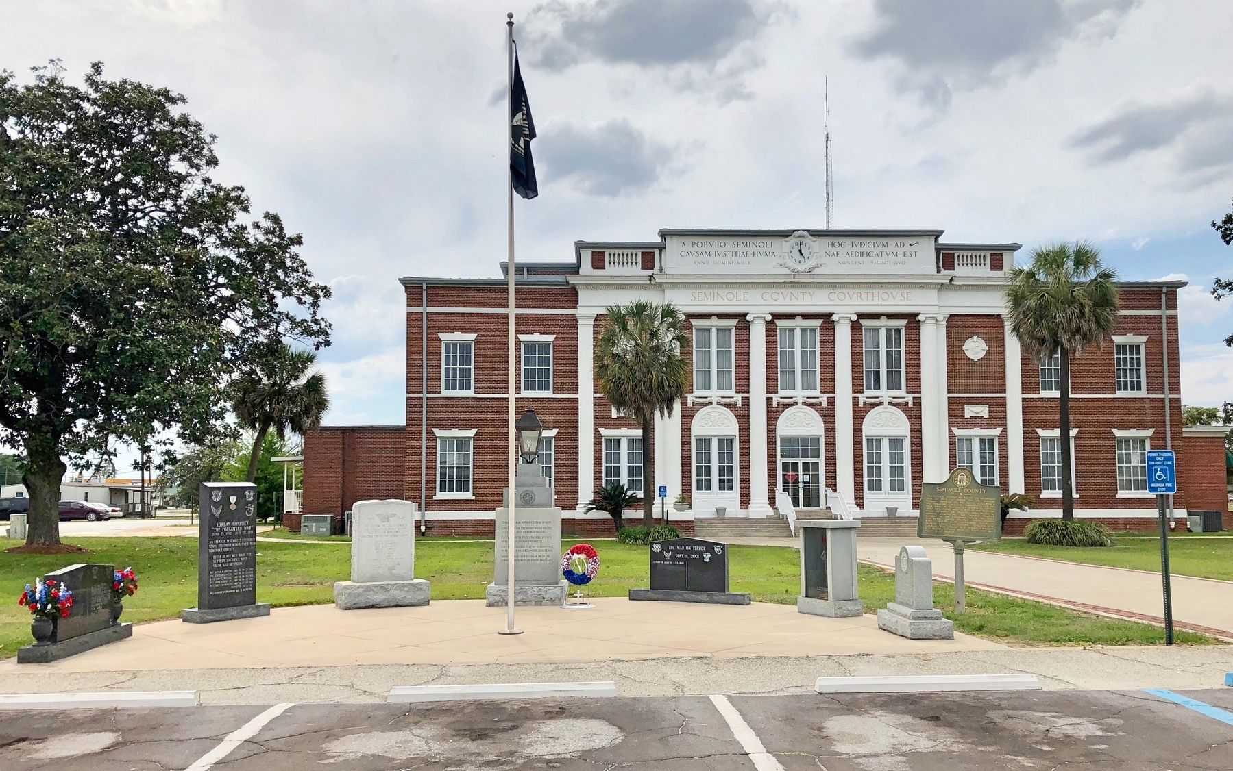 Seminole County Vietnam War Memorial on left. image. Click for full size.