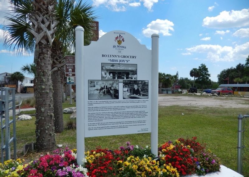 Bo Lynn's Grocery Marker (<i>wide view; looking south</i>) image. Click for full size.