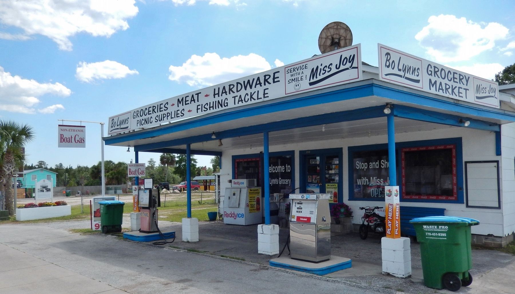 Bo Lynn's Grocery / Miss Joy's (<i>marker visible at far left</i>) image. Click for full size.