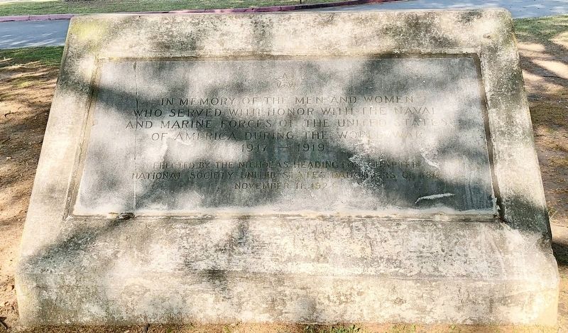 MacArthur Park World War Memorial image. Click for full size.