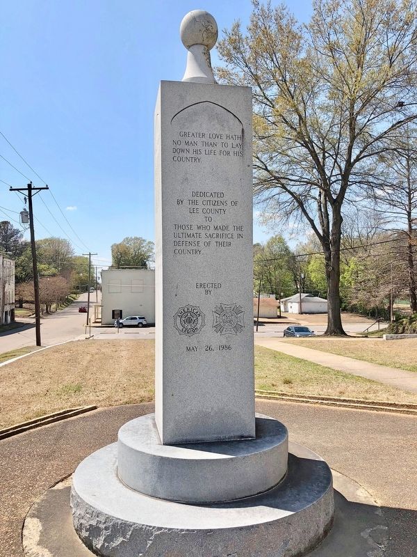 Lee County War Memorial (East) image. Click for full size.