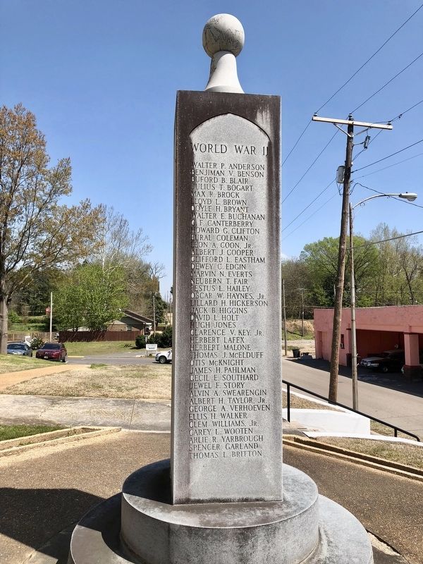 Lee County War Memorial (West) image. Click for full size.