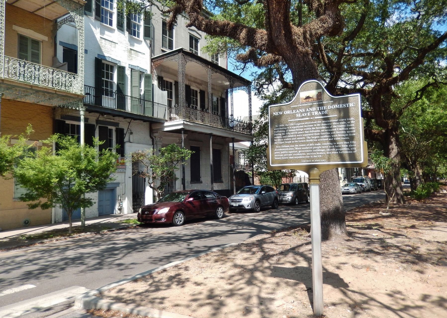 Domestic Slave Trade Marker (<i>front side; wide view; Esplanade Ave southbound in background</i>) image. Click for full size.