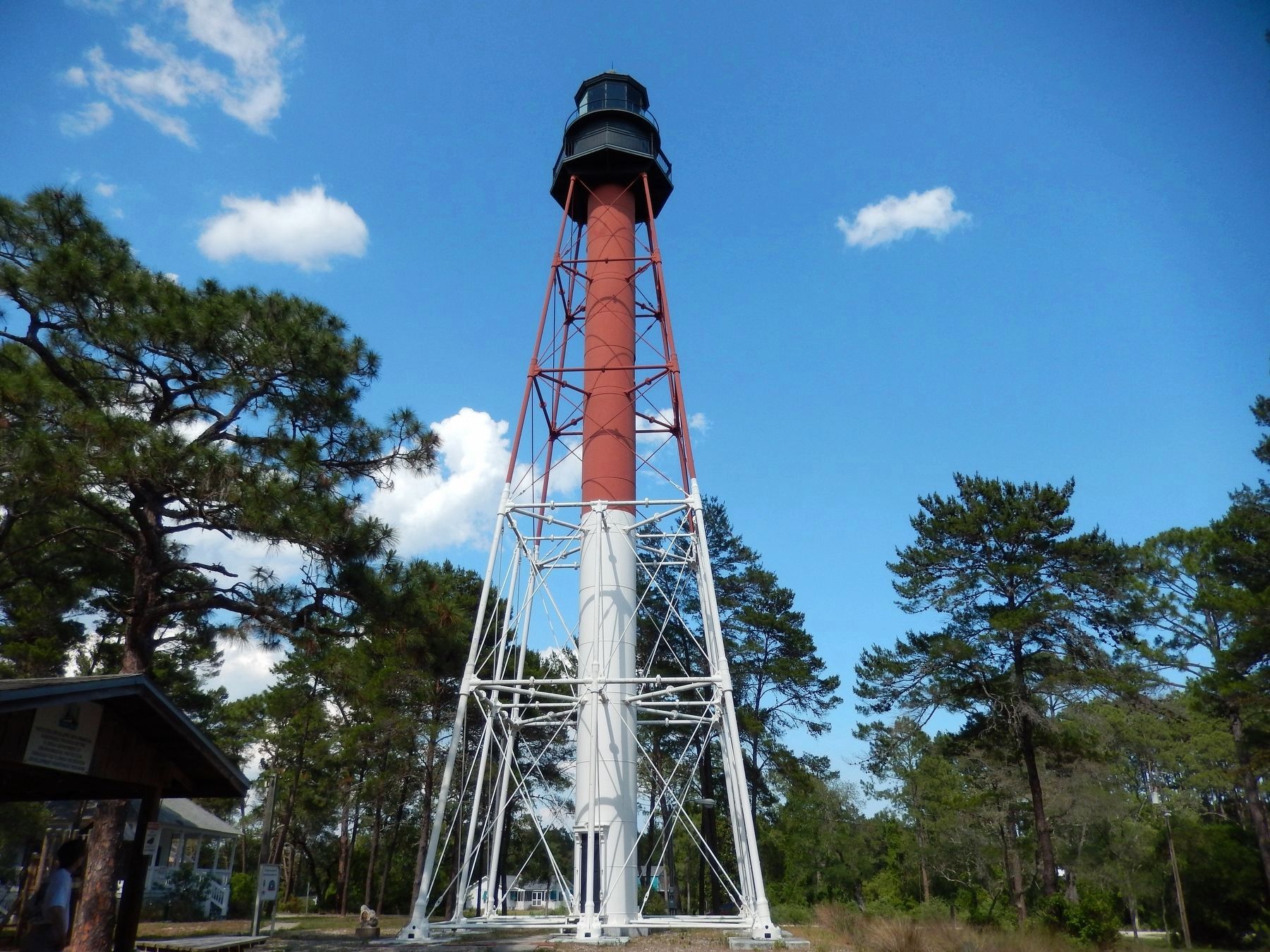Crooked River Lighthouse (<i>west side view; marker visible [edge-on] left of lighthouse</i>) image. Click for full size.