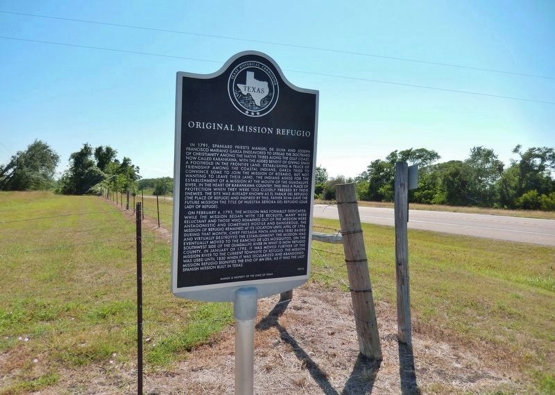 Original Mission Refugio Marker (<i>wide view; northwest along Texas Highway 35</i>) image. Click for full size.