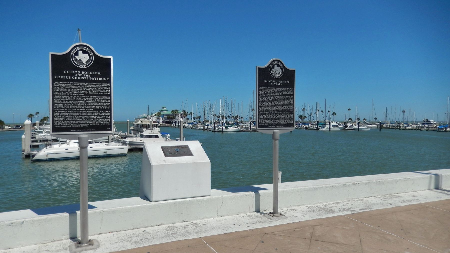 Gutzon Borglum Corpus Christi Bayfront Marker (<i>wide view; showing adjacent marker on right</i>) image. Click for full size.