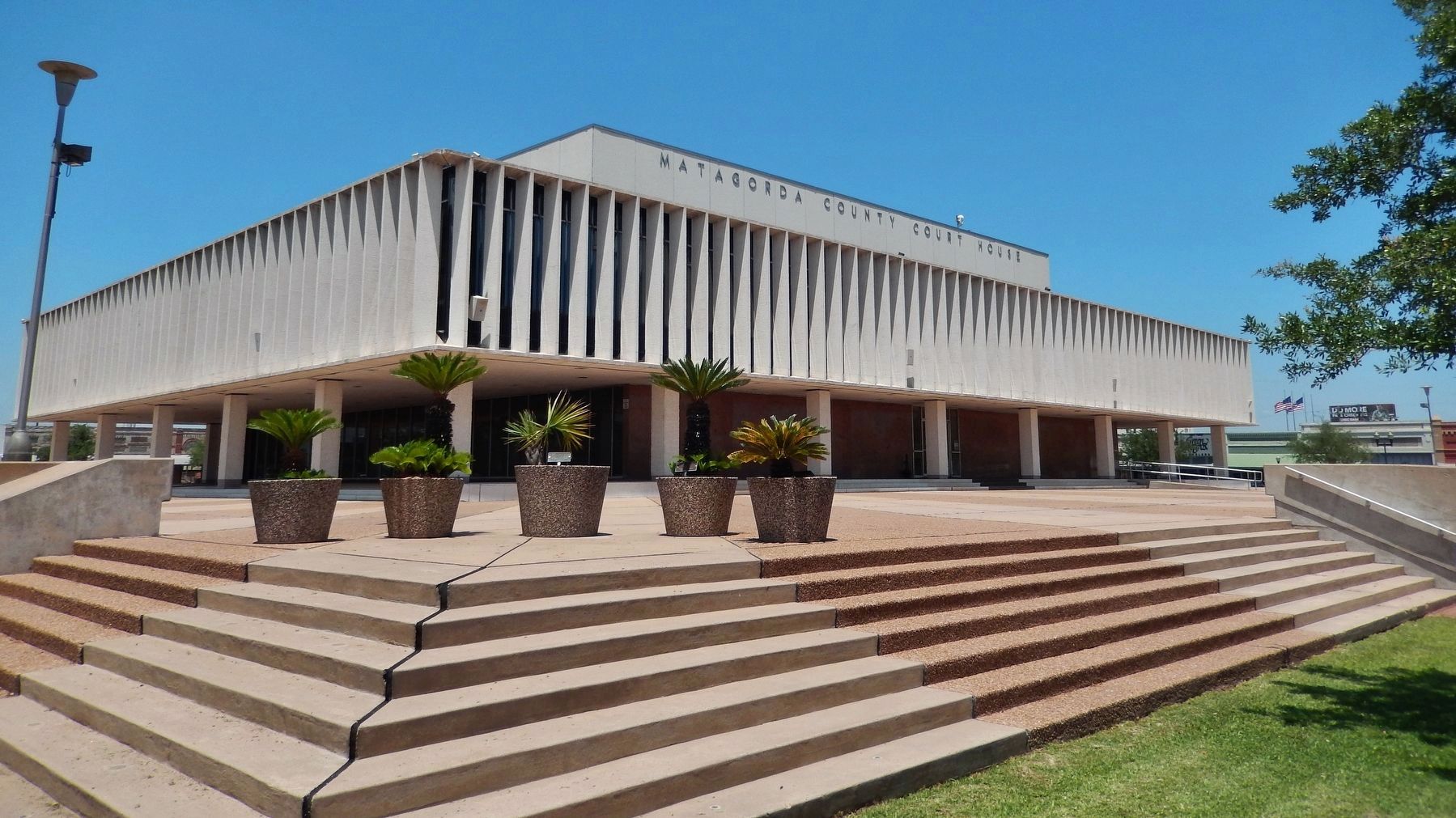 Matagorda County Courthouse (<i>southwest corner view</i>) image. Click for full size.