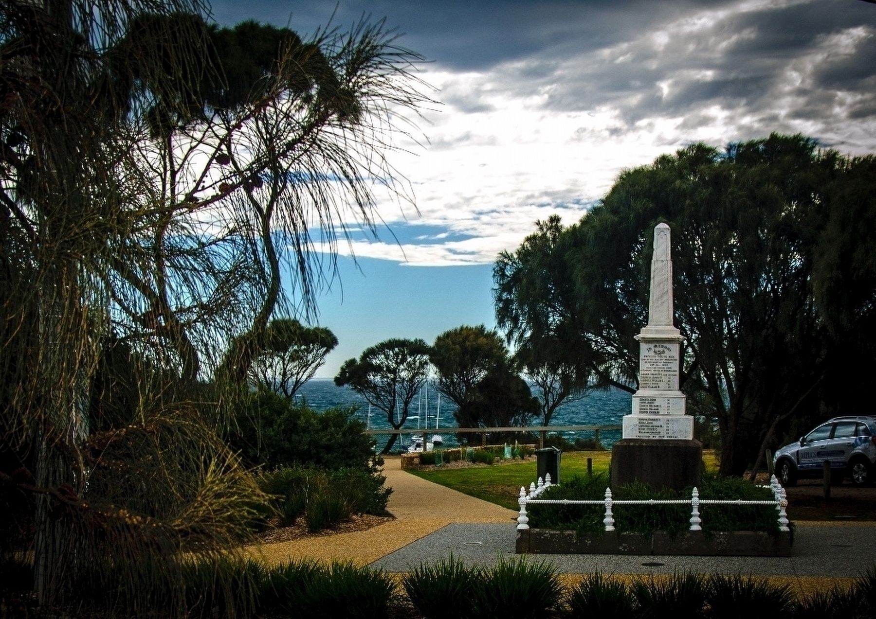 Monument to Drowned Young Men of Mornington. image. Click for full size.
