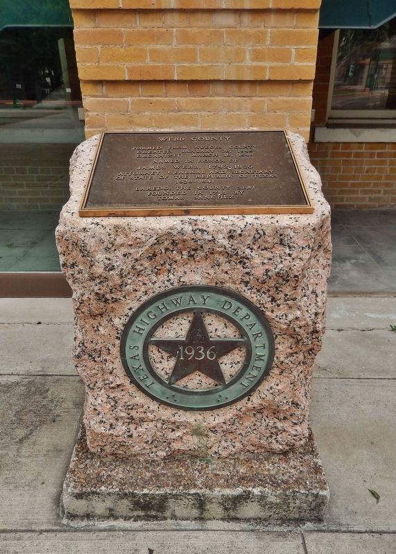Texas Highway Department 1936 Centennial Star (<i>on front of granite marker pedestal</i>) image. Click for full size.