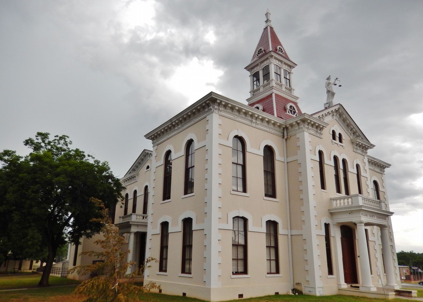 Wilson County Courthouse (<i>northwest corner view</i>) image. Click for full size.