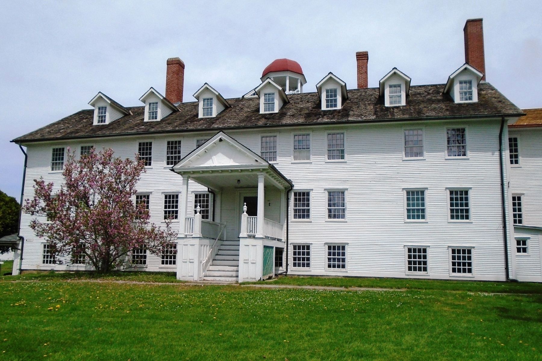 Dwelling House at Canterbury Shaker Village image. Click for full size.