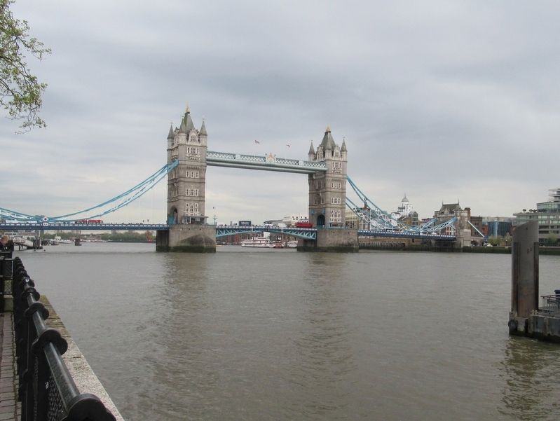 Tower Bridge from the North Shore image. Click for full size.