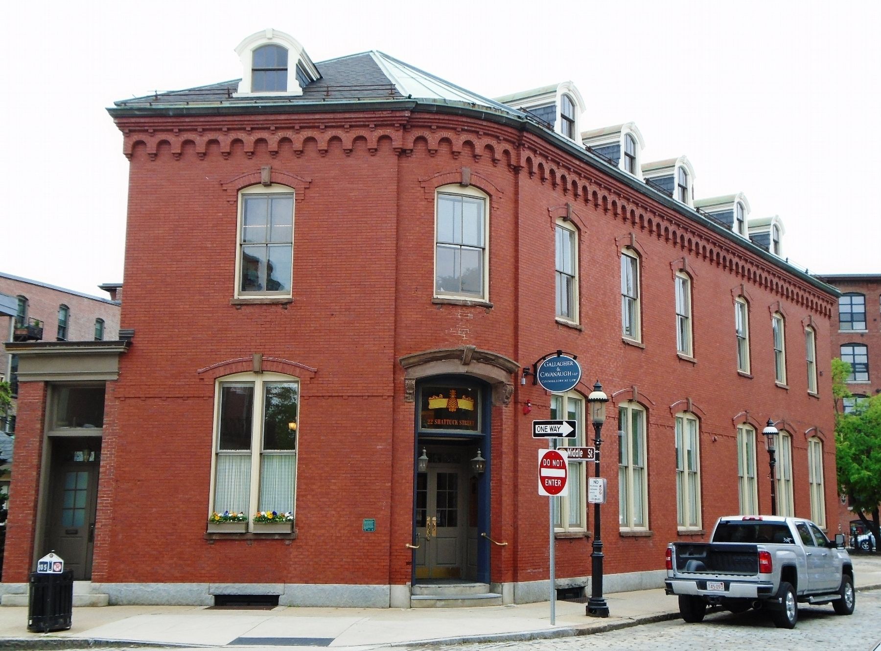 Lowell Gas Light Building and Marker image. Click for full size.
