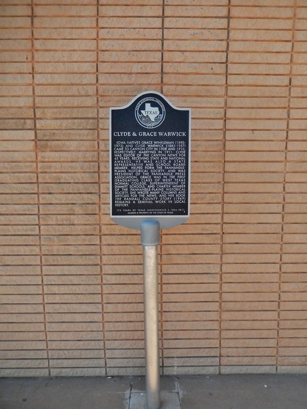 Clyde & Grace Warwick Marker (<i>tall view</i>) image. Click for full size.