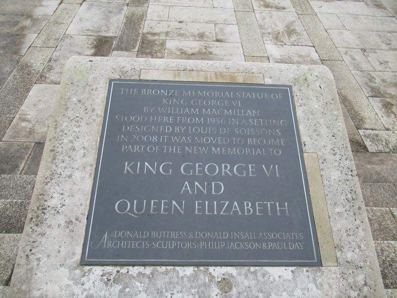 King George VI and Queen Elizabeth Memorial image. Click for full size.