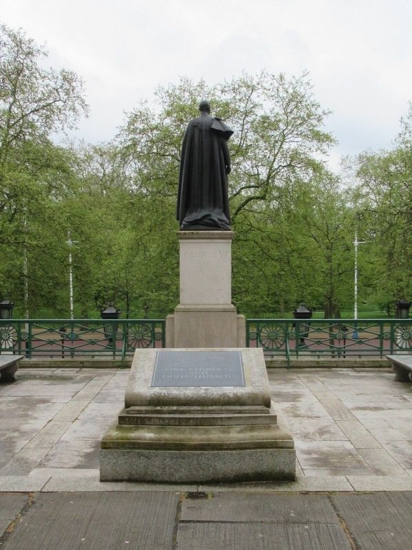 King George VI and Queen Elizabeth Memorial image. Click for full size.